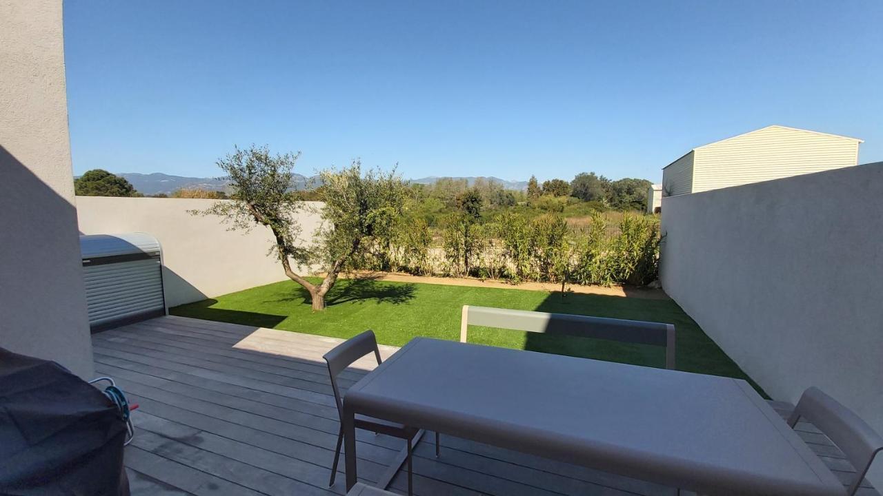 Villa Home Holiday A Cala Rossa Lecci Buitenkant foto