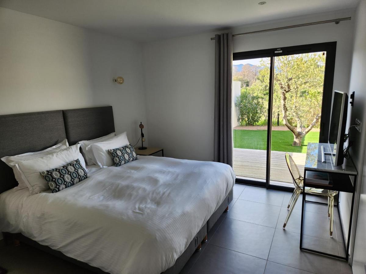 Villa Home Holiday A Cala Rossa Lecci Buitenkant foto